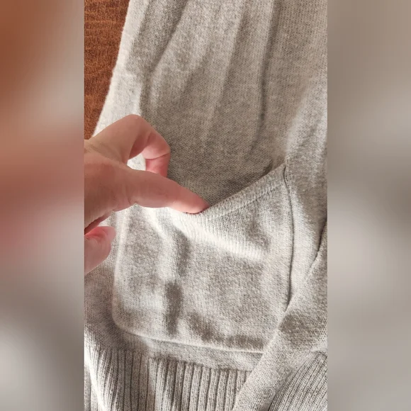 Old Navy Open Cardigan With Pockets - Picture 2 of 5